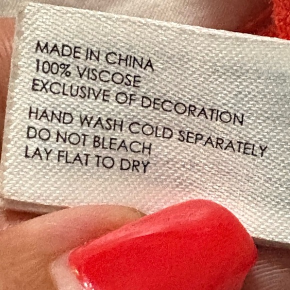 Michael Kors Red and White Floral Geometric Scarf with Ref Tassels on Corners - Picture 6 of 10